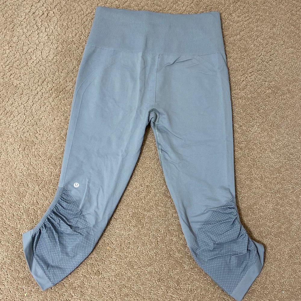 Lululemon In The Flow crops - Picture 2 of 2